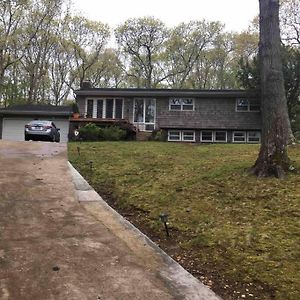 Renovated And Spacious Summer Home With Water View Greenport Exterior photo