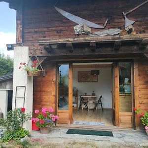 Apartament Beau Studio Dans La Vallee De Chamonix Les Trabets Exterior photo