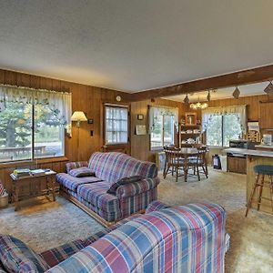 Willa Cozy Cabin With Deck - Walk To Green Lake And Beach Markesan Exterior photo