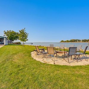 Waterfront Bay City Home With Dock And Boat Launch! Exterior photo