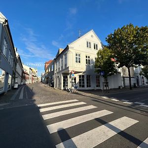 Apartament Hel Bylejlighed I Det Gamle Pulsernede Svendborg Exterior photo