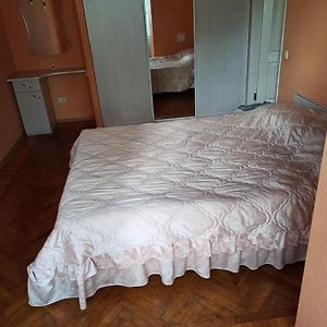 Apartament 3-Х Комнатная Квартира Okhtyrka Exterior photo