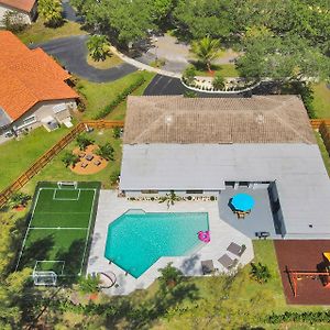 Luxury 7 Bedroom Home W Pool Gameroom Soccer Field Plantation Exterior photo