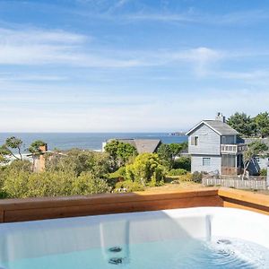 Willa Coastal Retreat With Ocean Views And Hot Tub Newport Exterior photo