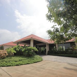 Hotel Club Mahindra Pavagadh Rawālia Exterior photo