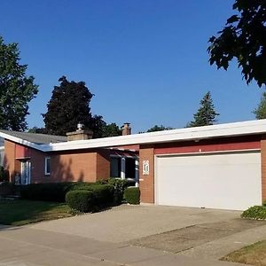 Cheerful 4 Bedroom Bungalow With Indoor Fireplace Buffalo Exterior photo