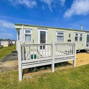 Hotel Superb Caravan With Decking At Kessingland Beach In Norfolk Ref 90038Td Benacre Exterior photo