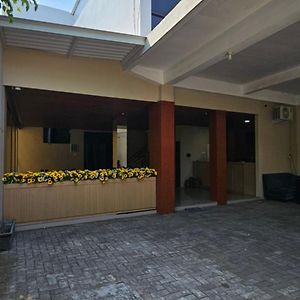 Sunflower Hotel Syariah Surabaja Exterior photo