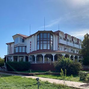 Hotel Момент Yuzhnoukrainsk Exterior photo