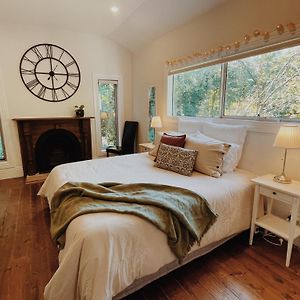 Willa Getaway For 7 With King Bed And Open Fireplace Ferny Creek Exterior photo