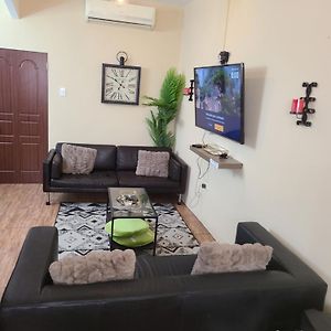 Apartament Quiet Oasis It'S Spacious And Elegantly Designed Chaguanas Exterior photo