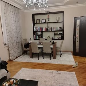 House With 3 Bedrooms,1 Living Room And A Kitchen In Bakikhanov District, Near Tolkuchka Baku Exterior photo