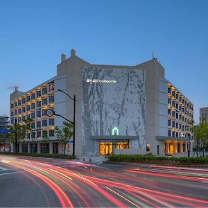 Hotel Campanile Shanghai Dishui Lake Ocean Park Nianbalian Exterior photo