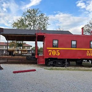 Willa Unique Santa Fe Caboose Experience Brownwood Exterior photo