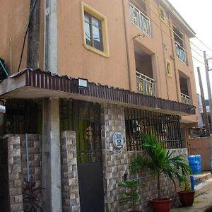 House 151 Lodge Lagos Exterior photo