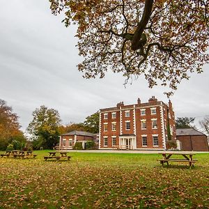 Hostel Yha Chester Trafford Hall Dunham-on-the-Hill Exterior photo