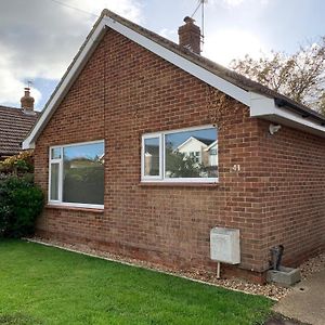 Willa 3-Bed Bungalow Near Hayling Island Sailing Club South Hayling Exterior photo