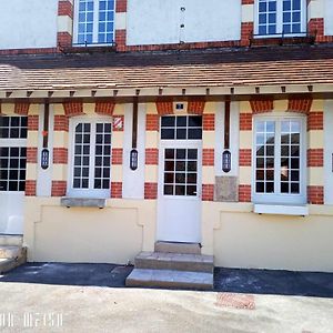 Hotel Gite De L'Olivier, Auberge De Saint Brisson Exterior photo