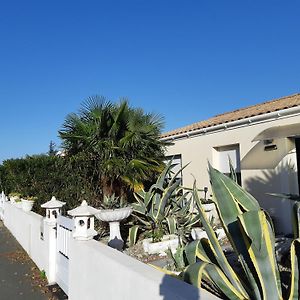 Bed and Breakfast Chambre Lit Double Dans Pavillon , Chez Lilyanne Tonnay-Charente Exterior photo