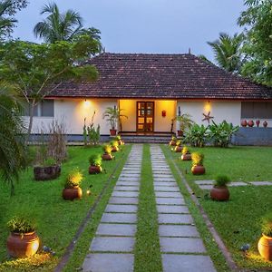 Bed and Breakfast Baymaas Lake House Kochi Exterior photo