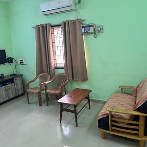 Golden Service Appartment Tiruchirappalli Exterior photo