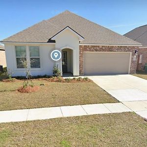 Spacious 4-Bedroom House With Wifi, In Peaceful Slidell With Lake In Backyard Exterior photo