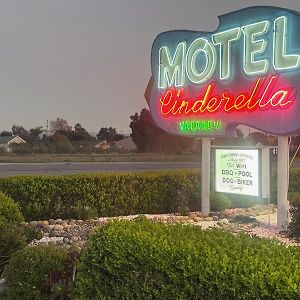 Cinderella Motel Hollister Exterior photo