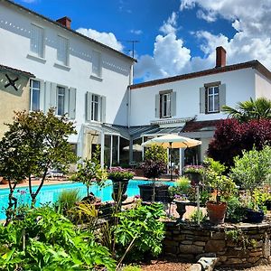 Bed and Breakfast Le Relais Du Puy Saint-Fulgent Exterior photo