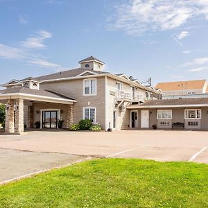 Canadas Best Value Inn & Suites-Charlottetown Exterior photo