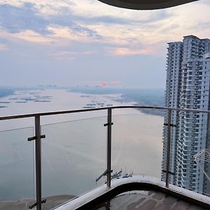 Apartament Beachfront Seaview 2Carparks, 6-10 Pax Netflix Johor Bahru Exterior photo