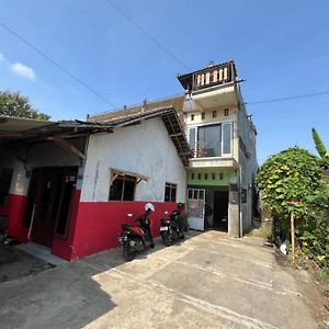 Hotel Spot On 93999 Kost Ibu Joko Syariah Bukit Bukit Lawang Exterior photo