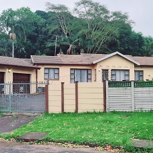 Mzilikazi Guesthouse & Tours Pinetown Exterior photo