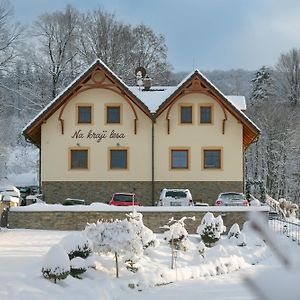 Hotel Penzion Na Kraji Lesa Valašské Meziříčí Exterior photo