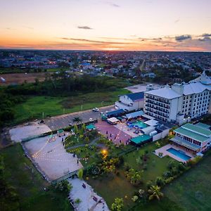 Hotel Courtyard By Marriott Paramaribo Exterior photo