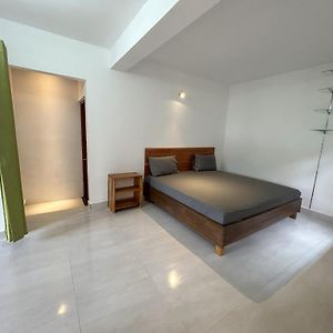 Hnm Kandy - Peradeniya Small Apartment With A Luxury Bed, Kitchen, Living Area, Attached Washroom Angunawala Exterior photo