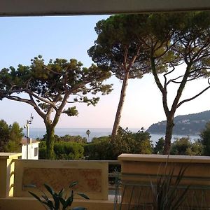 Apartament Loft Avec Vue Sur La Rade Villefranche-sur-Mer Exterior photo