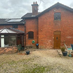 Willa The Hurst Coach House Stafford Exterior photo