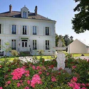 Logis - Hostellerie Le Chatel Nangis Exterior photo