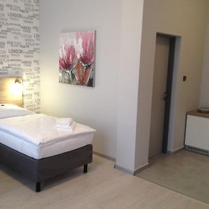 Hotel Pension Phoenix Znojmo Room photo