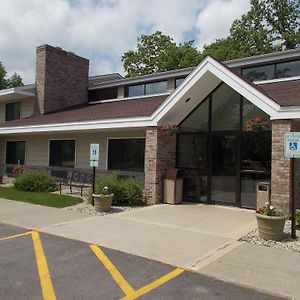 Boarders Inn And Suites By Cobblestone Hotels - Ripon Exterior photo