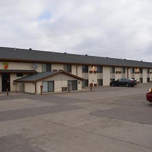 Hotel Super 8 By Wyndham Devils Lake Exterior photo