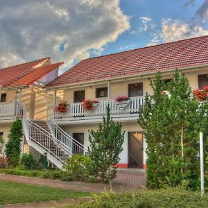 Hotel Pension Geranienhof Stahnsdorf Exterior photo