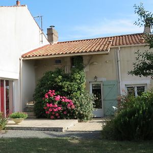 Bed and Breakfast L'Aubinoise Saint-Aubin-la-Plaine Exterior photo