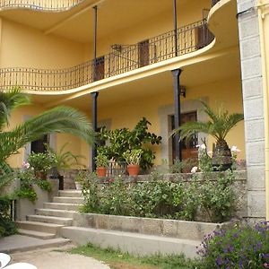 Pensjonat Hostal La Colonial Madrigal de la Vera Exterior photo