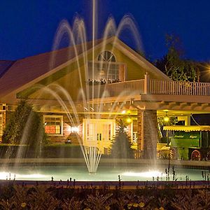 Colonel Williams Resort And Suites Lake George Exterior photo