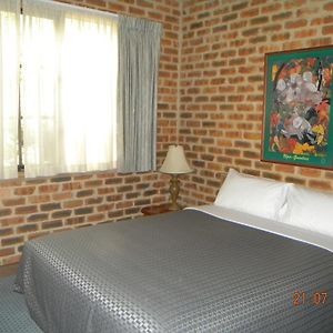 Motel Mahogany Park Cranbourne Room photo