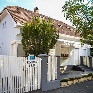 Hotel Czinger Vendegszobak Mosonmagyaróvár Exterior photo