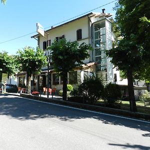 Albergo Ristorante Villa Svizzera Vidiciatico Exterior photo