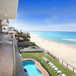 Aparthotel Spindrift On The Beach - Absolute Beachfront Mermaid Beach Exterior photo