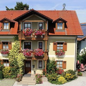 Hotel Gaeste-Haus Roesch Wiesent Exterior photo